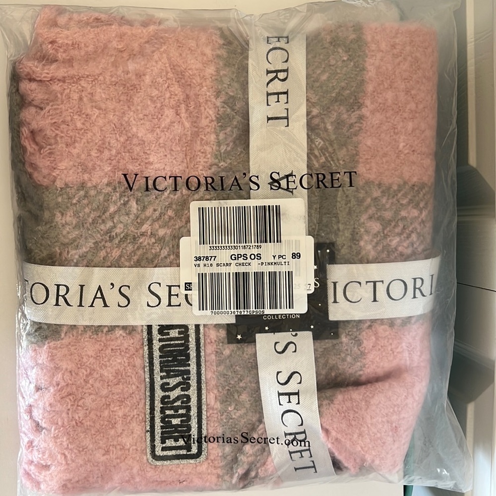 Victoria’s Secret Winter Angel Collection blanket scarf/wrap, never opened